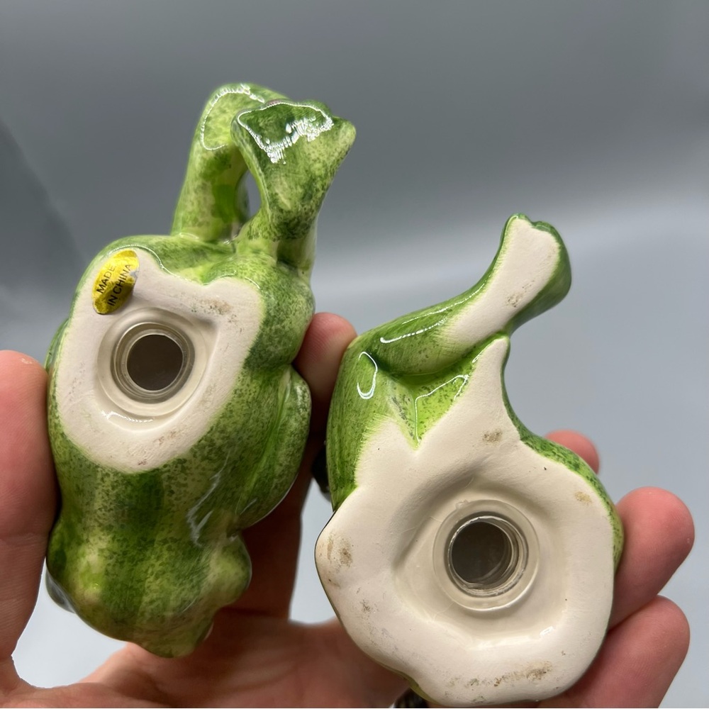 Go Together Ceramic Lounging In Love Frogs Salt And Pepper Shakers China - Picture 7 of 7